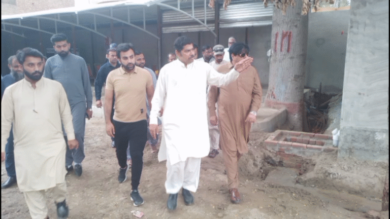 Read more about the article سیکرٹری پرائس کنٹرول ڈاکٹر احسان بھٹہ کا ڈی سی شیخوپورہ شاہد مارتھ کے ہمراہ نئی سبزی و فروٹ منڈی کا دورہ