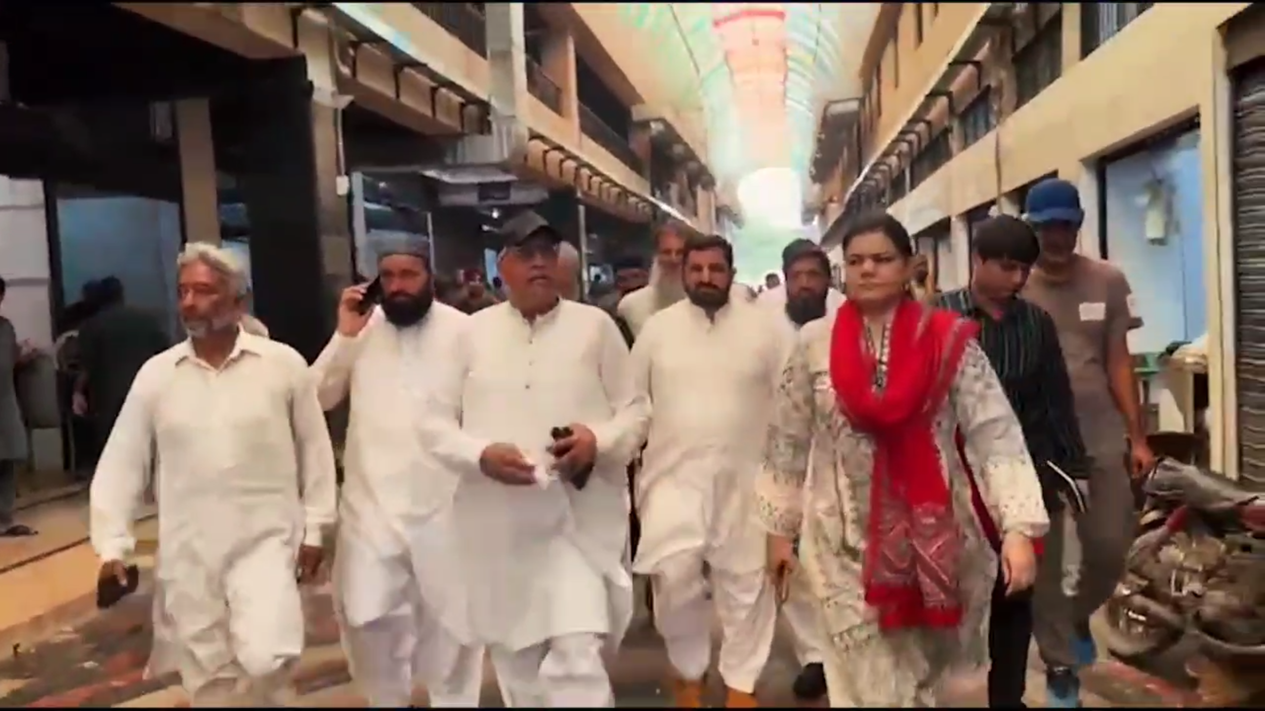 Read more about the article معاون خصوصی برائے پرائس کنٹرول سلمیٰ بٹ کا ٹولنٹن مارکيٹ ميں پولٹری منڈی کا دورہ