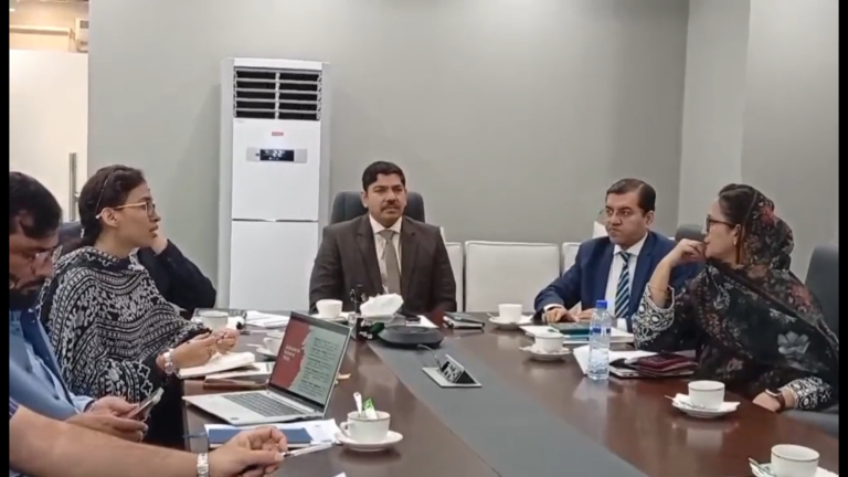 Read more about the article پنجاب بھر میں مہنگے داموں چینی فروخت کرنیوالوں کیخلاف بھرپور کریک ڈاؤن