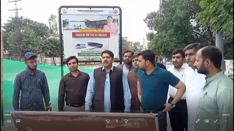 Read more about the article سہولت آن دی گو بازاروں کا قیام، سیکرٹری پرائس کنٹرول ڈاکٹر احسان بھٹہ کا شہر کے مختلف علاقوں کا دورہ