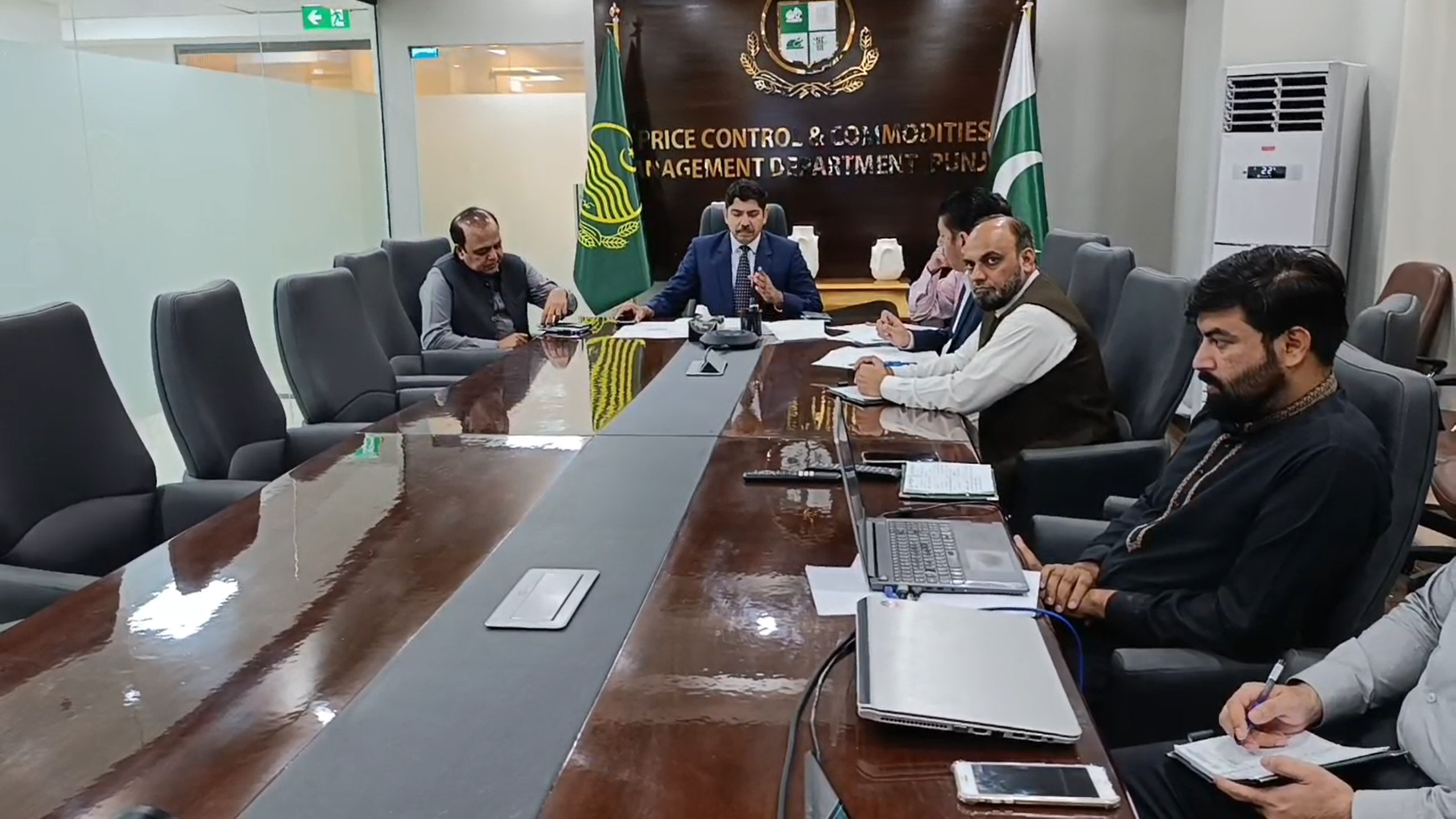 Read more about the article یکرٹری پرائس کنٹرول ڈاکٹر احسان بھٹہ کا تمام اضلاع کے ڈپٹی کمشنرز سے بذریعہ ویڈیو لنک اجلاس