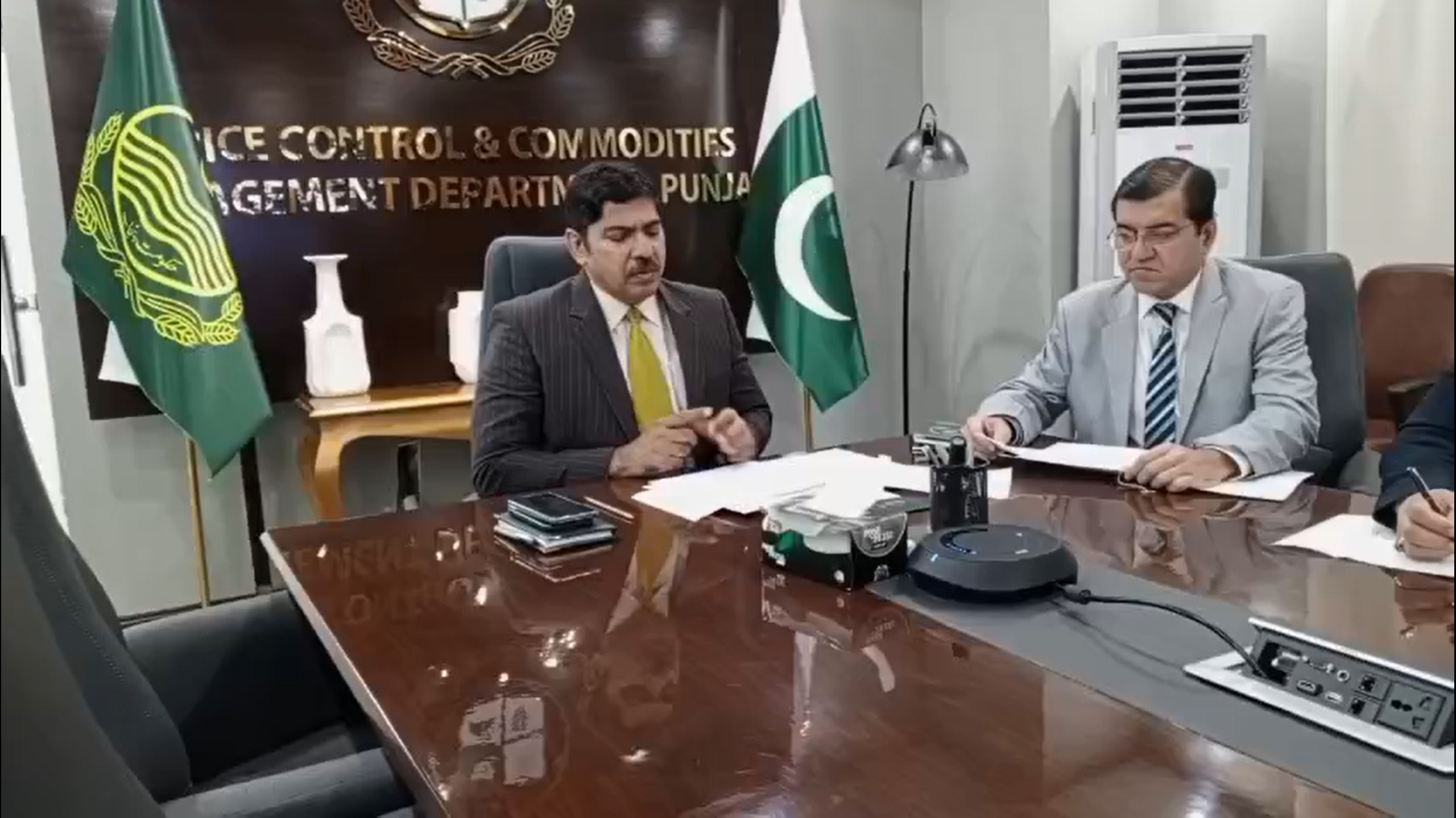 Read more about the article سیکرٹری پرائس کنٹرول ڈاکٹر احسان بھٹہ کی زیر صدارت صوبہ بھر میں چینی سپلائی بارے اہم اجلاس