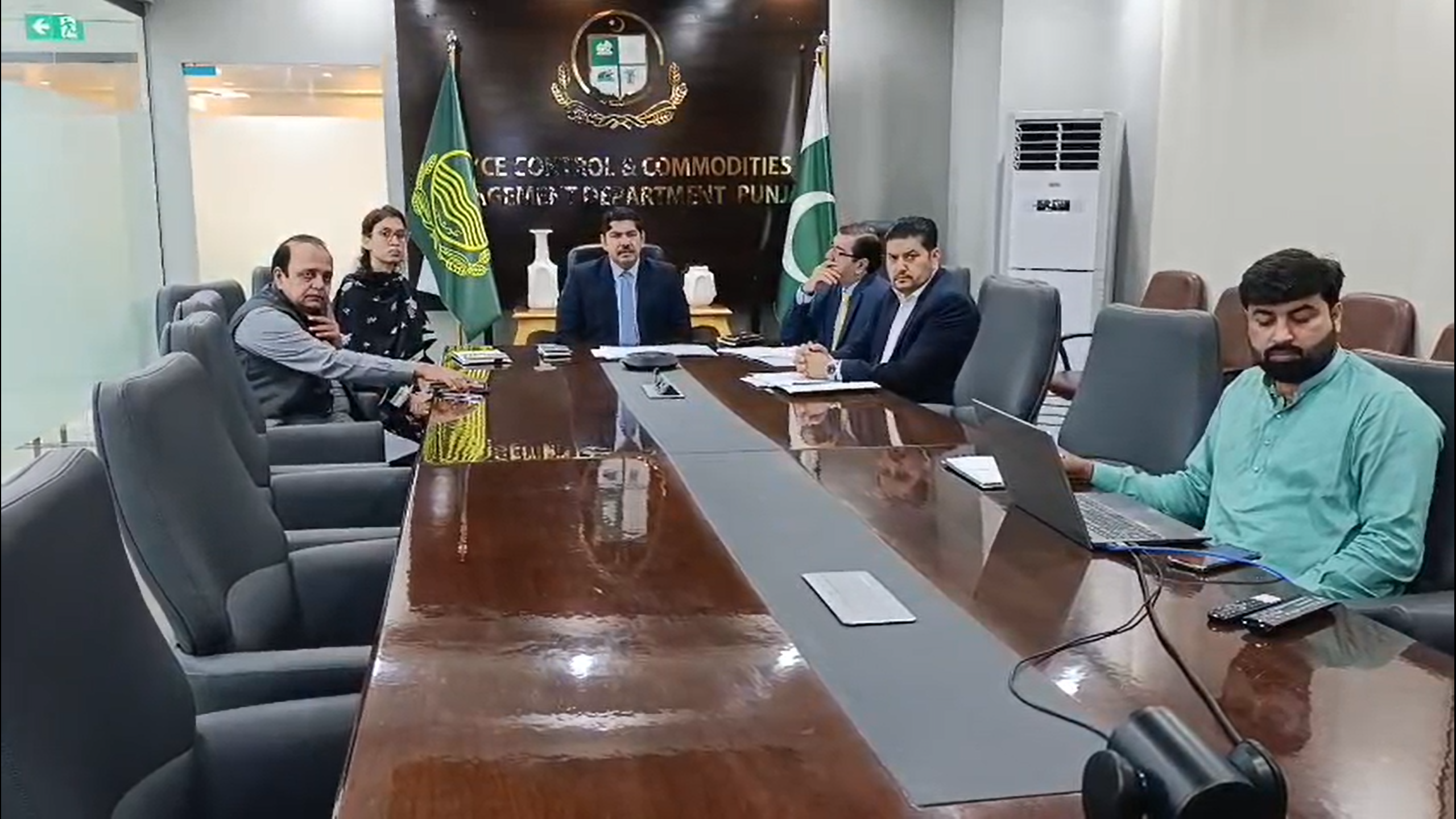 Read more about the article سیکرٹری پرائس کنٹرول کی ہدایت پر بارشوں اور سیلابی صورتحال کے سبزی و اناج منڈیوں کی سپلائی مانیٹر کرنے کیلئے کمیٹی قائم