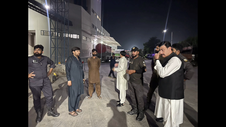 Read more about the article وزیر اعلیٰ پنجاب کی ہدایت پر گندم کے نرخوں میں گراں فروشی کرنیوالوں کیخلاف کریک ڈاؤن