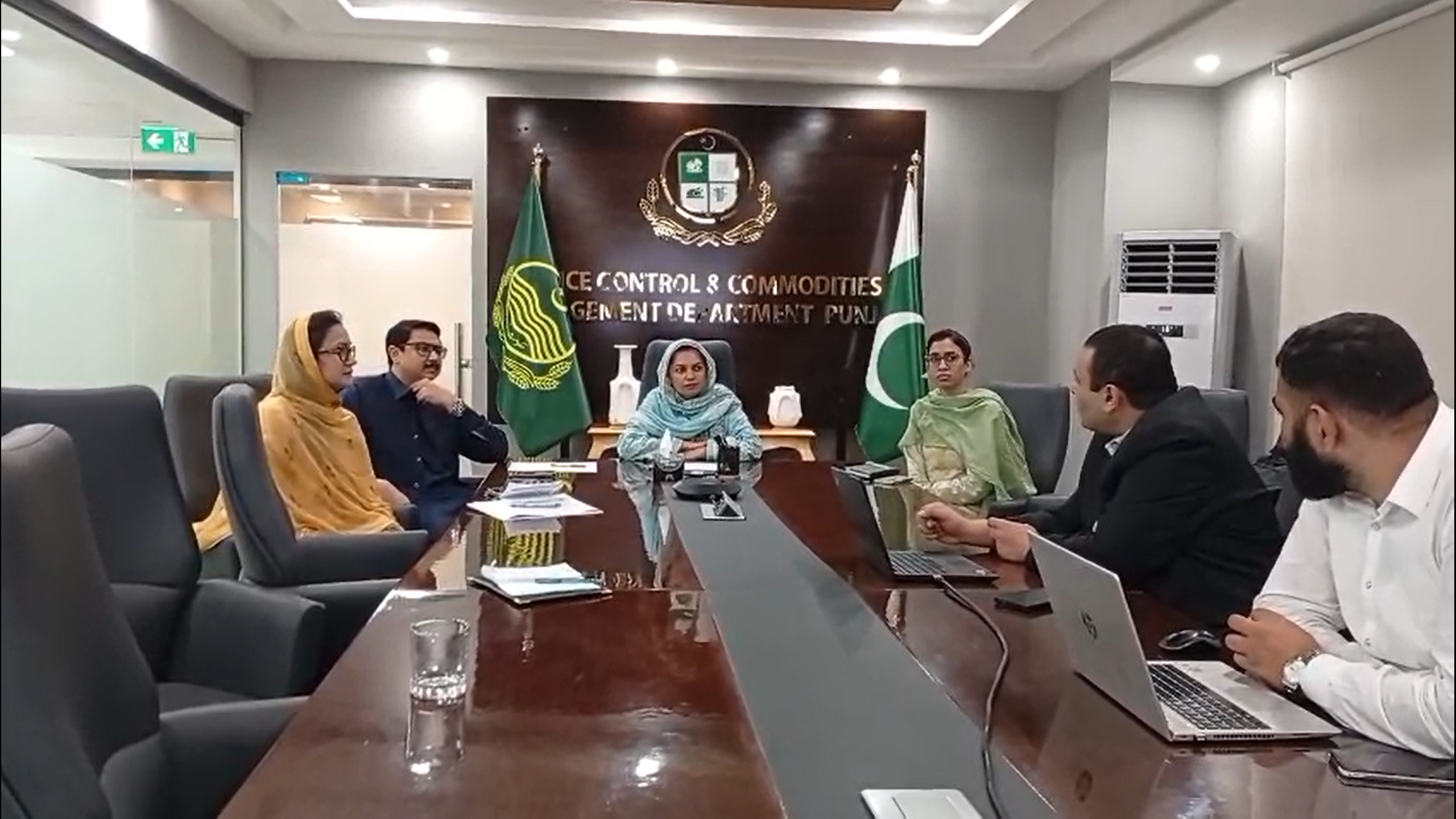 Read more about the article وزیر اعلیٰ پنجاب کی ہدایت پر گراں فروشی کیخلاف شکنجہ مزید سخت کرنے کی تیاریاں