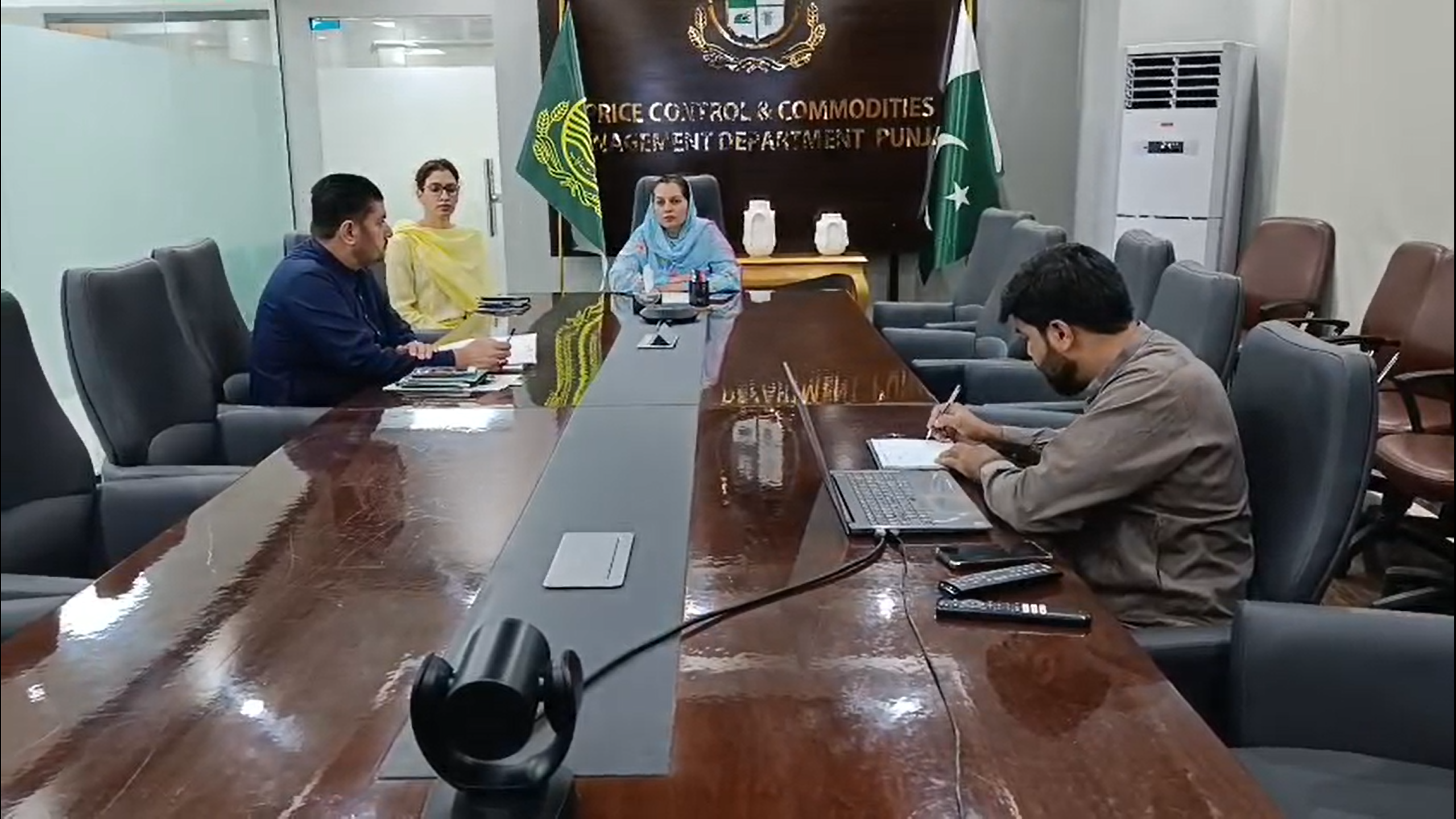 Read more about the article سیکرٹری پرائس کنٹرول ڈاکٹر کرن خورشید کی زیر صدارت آٹا و چینی سپلائی بارے اہم اجلاس